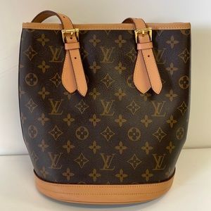 Louis Vuitton Paris Purse